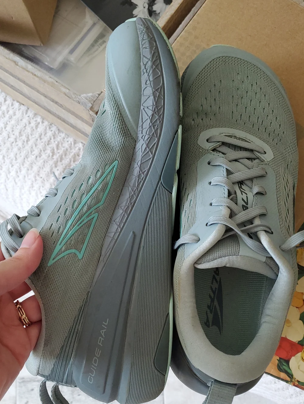 Altra Ego Light Grey/Green Women's 9 Athletic Sneakers - Breathable Comfort